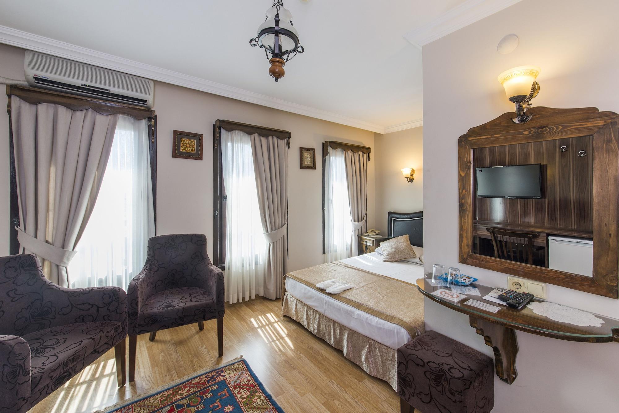 Naz Wooden House Inn Istanbul Exterior photo
