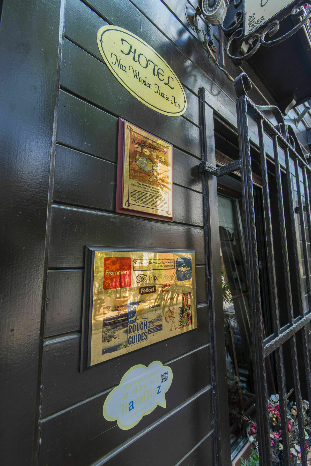 Naz Wooden House Inn Istanbul Exterior photo